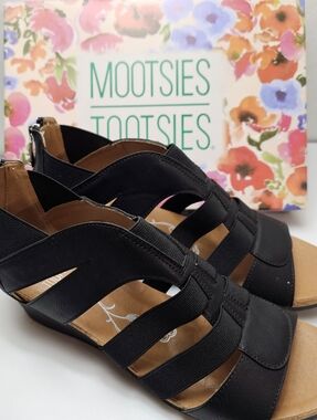 Mootsies Tootsies Black Multi-Strap Elastic Wedge Sandals